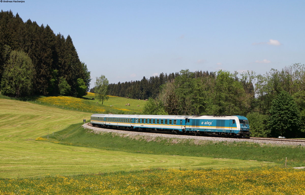 223 061 mit dem ALX84139 (Lindau Hbf-München Hbf) bei Harbatshofen 8.5.18