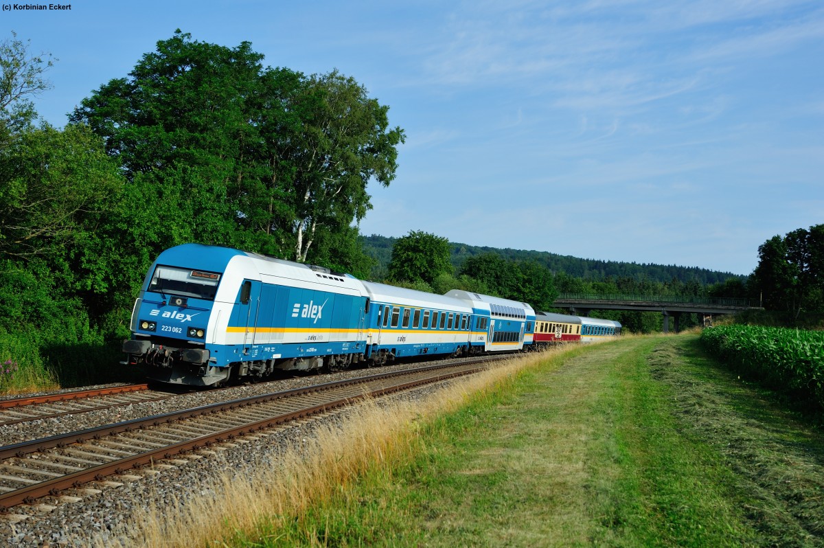 223 062 mit ALX 84109 von Hof Hbf nach München Hbf bei Oberteich, 18.07.2013