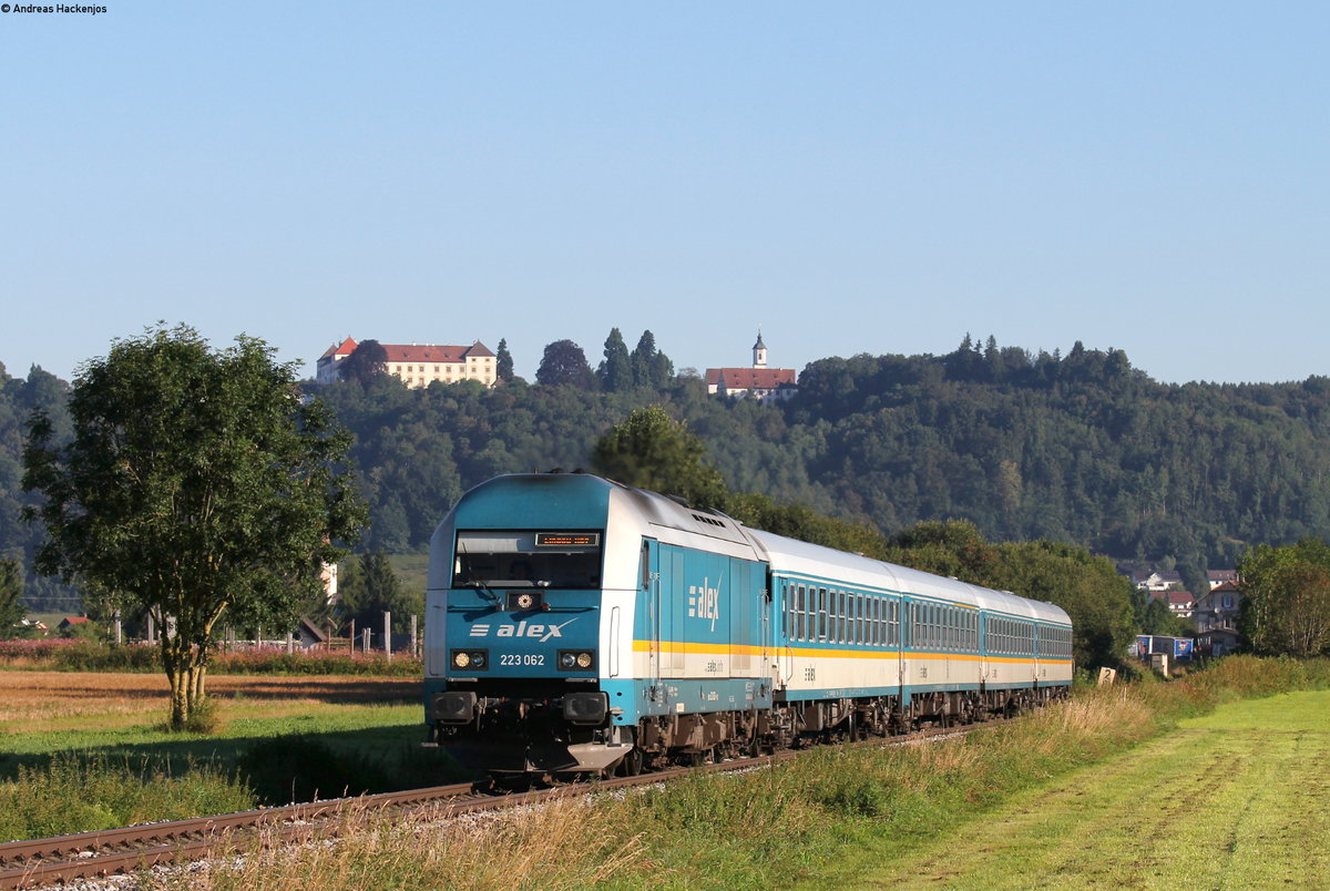 223 062 mit dem ALX84086 (München Hbf-Lindau Hbf) bei Unterzeil 8.8.16