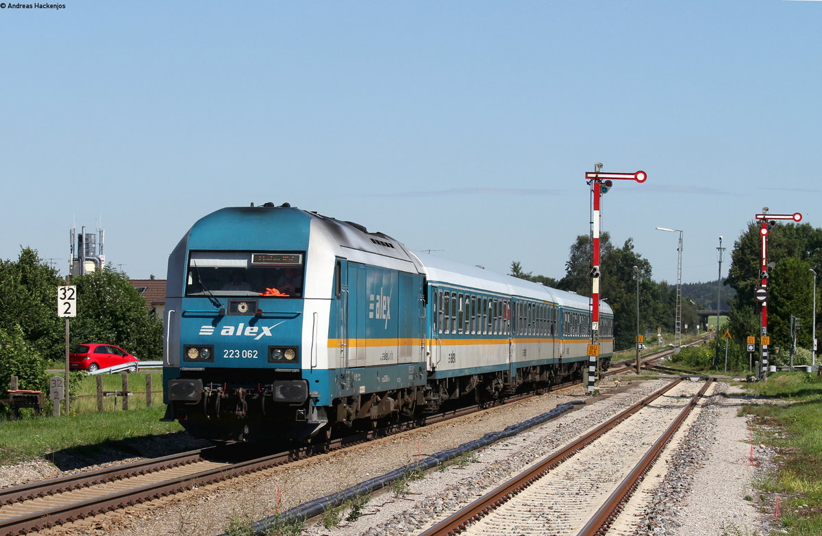 223 062 mit dem ALX84088 (München Hbf-Lindau Hbf) in Sontheim 8.8.16