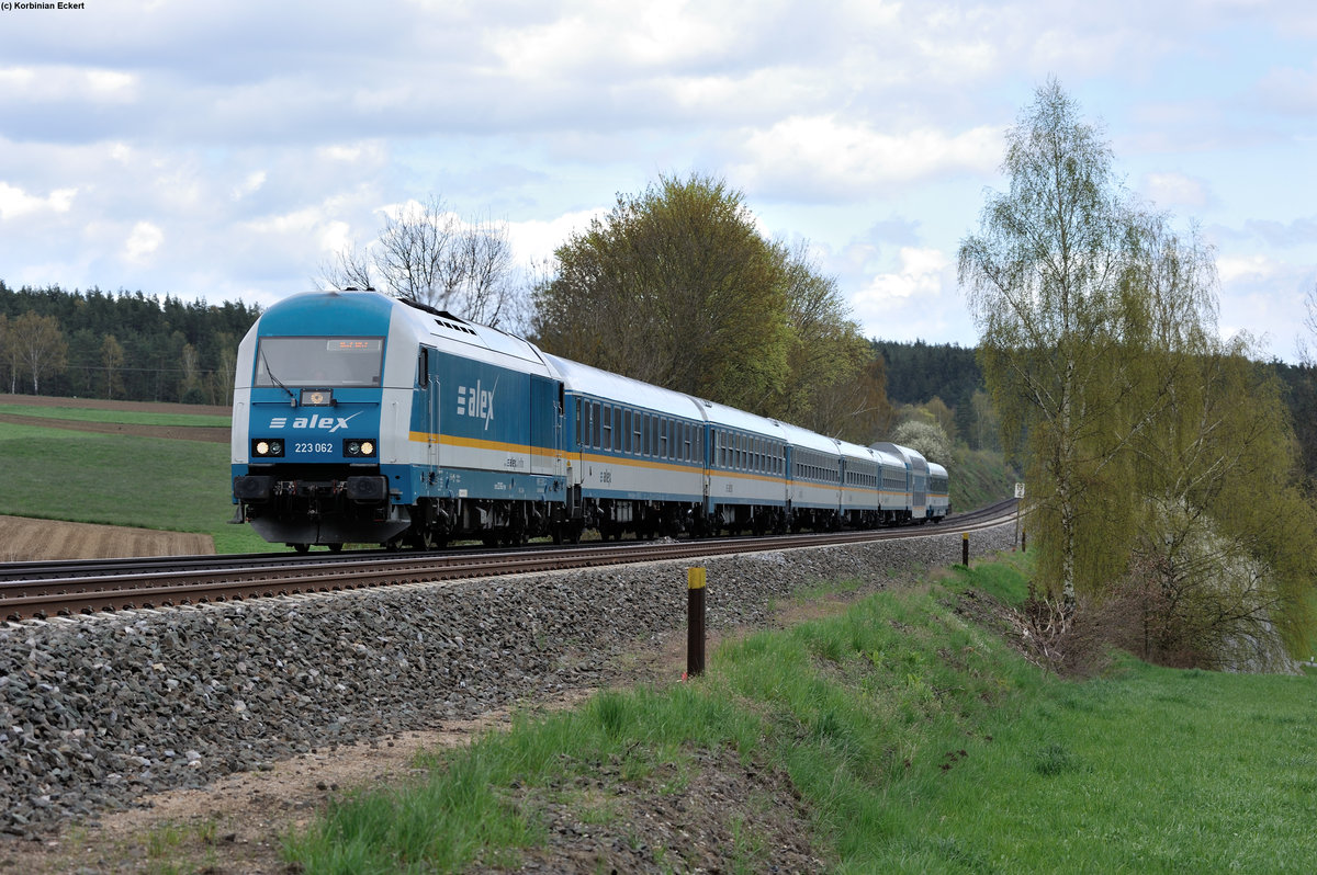 223 062 mit dem ALX84106 von München Hbf nach Hof Hbf bei Naabdemenreuth, 24.04.2016