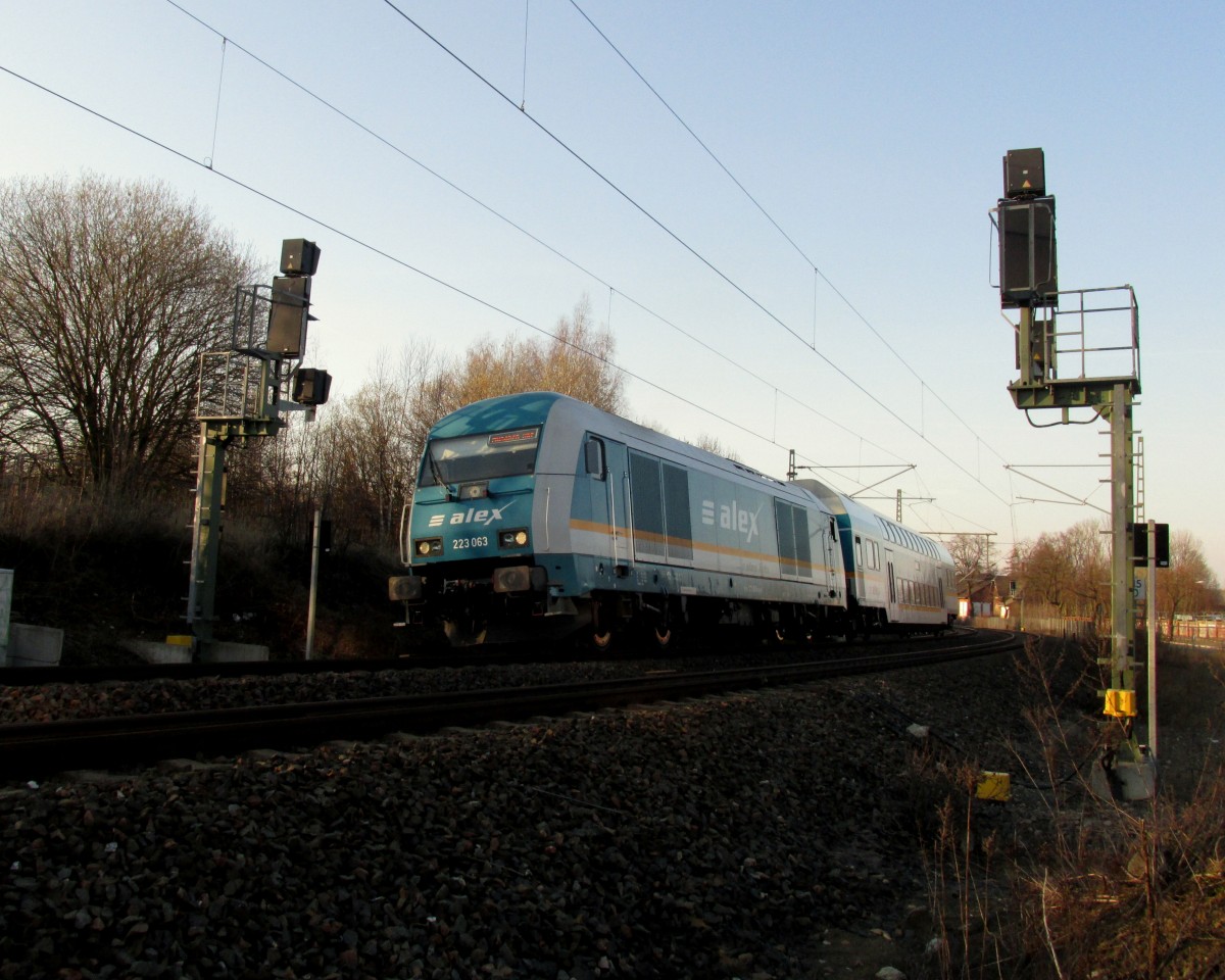 223 063 mit Alex Doppelstockwagen auf dem Weg von Neumark nach München. Gesehen am 20.03.2015.