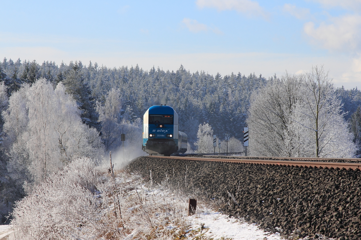 223 064 Alex bei Marktleuthen am 26.02.2016.