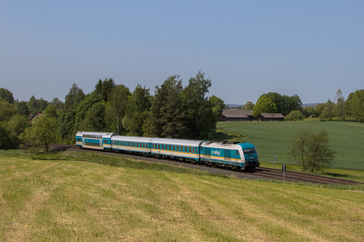 223 064 aus Weiden kommend am 27. Mai 2023 bei Escheldorf.