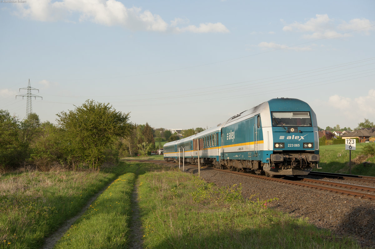 223 065 mit dem ALX 84102 von Hof Hbf nach München Hbf bei Döhlau, 29.04.2018