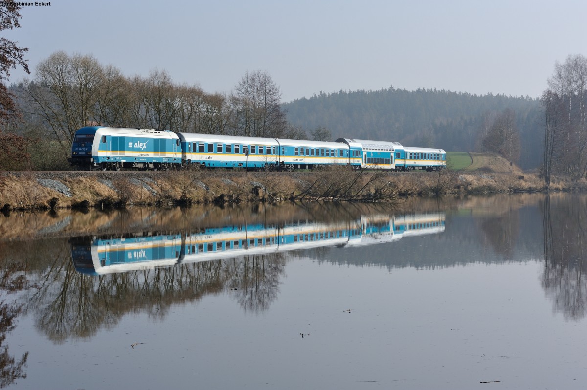 223 065 mit dem ALX 84111 von Hof nach München Hbf bei Reuth b. Erbendorf, 07.03.2014