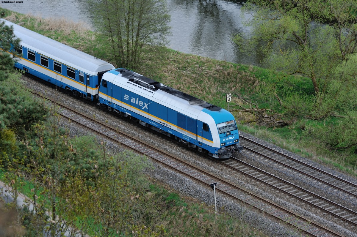 223 065 mit dem ALX 84115 nach München Hbf bei Nabburg, 14.04.2014
