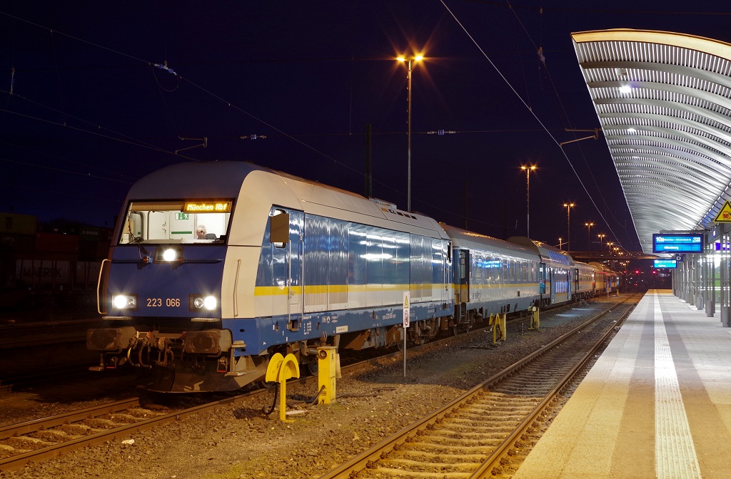 223 066 mit ALEX am 22.12.2013 in Hof Hbf. 