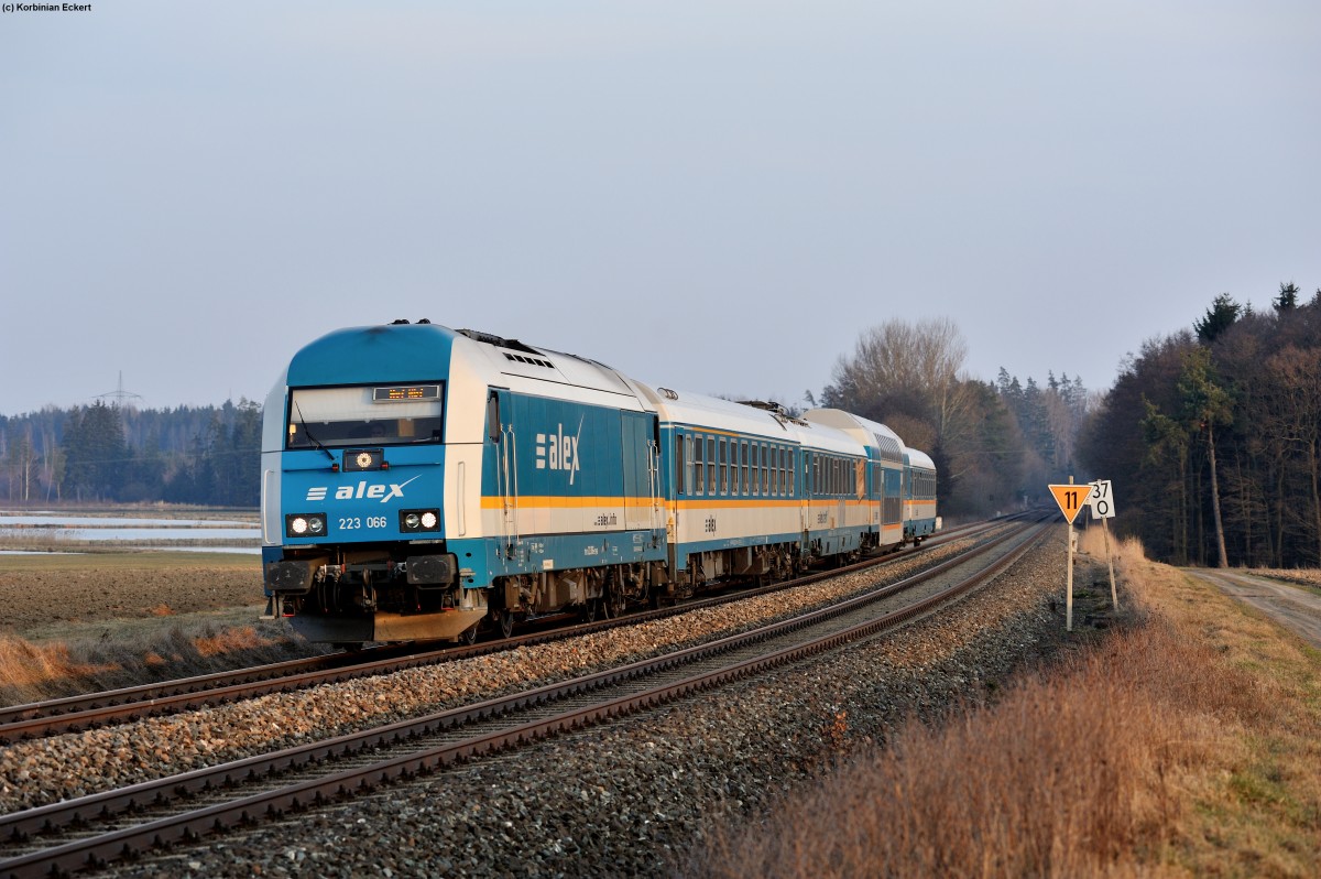 223 066 mit ALX 84110 von München Hbf nach Hof Hbf bei Oberteich, 16.03.2015