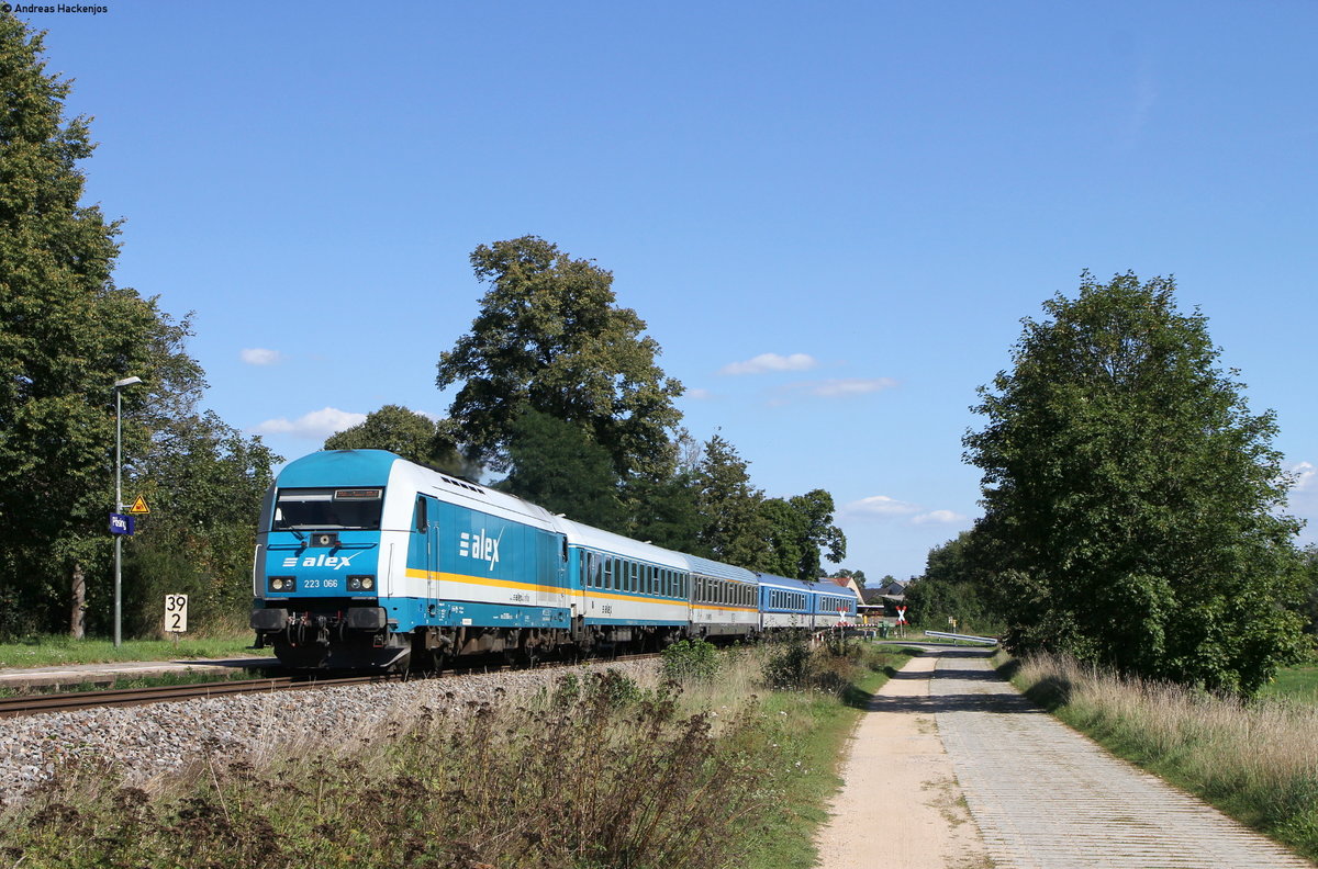 223 066 mit dem ALX 356 (Praha hl.n.-München Hbf) in Pösing 3.9.19