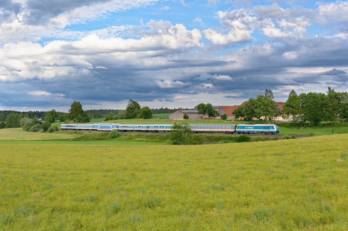 223 067 mit ALX 79852 (Hof Hbf - München Hbf) bei Eschldorf, 10.07.2020
