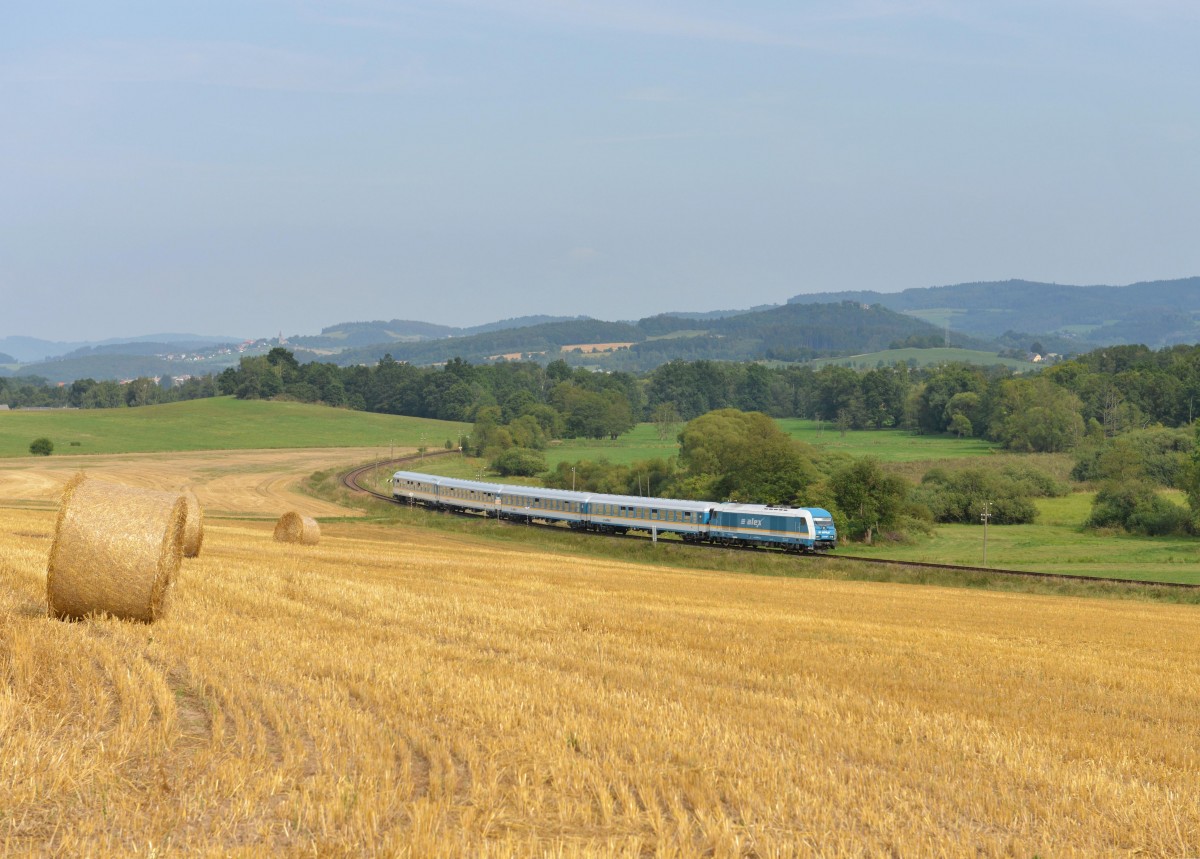 223 067 mit einem umgeleiteten ALX nach Mnchen am 24.08.2013 bei Dubova Lhota.