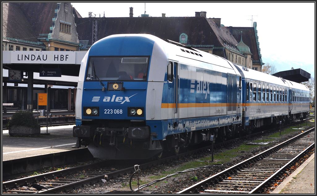 223 068 mit Alex nach Mnchen in Lindau Hbf. (05.11.2013)