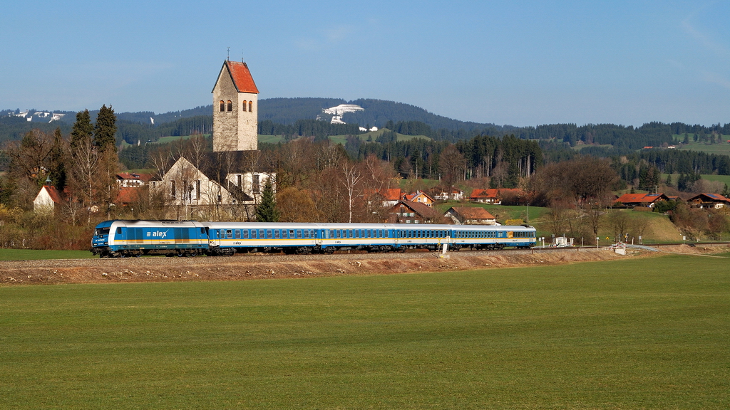 223 068 mit Alx 84142 in Stein i.Allgäu (28.03.2014)