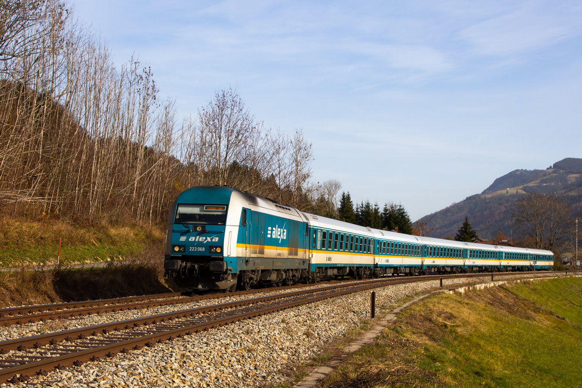 223 068 mit dem Alex bei Knechtenhofen gen Oberstaufen. 8.11.20