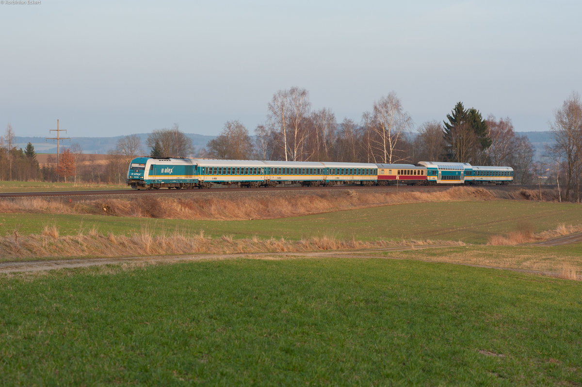 223 068 mit dem ALX 84110 von München Hbf nach Hof Hbf bei Thölau, 24.03.2017