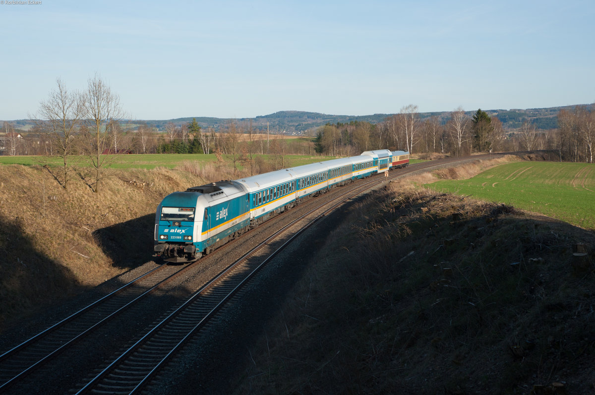 223 069 mit dem ALX 84110 von München Hbf nach Hof Hbf bei Thölau, 31.03.2017