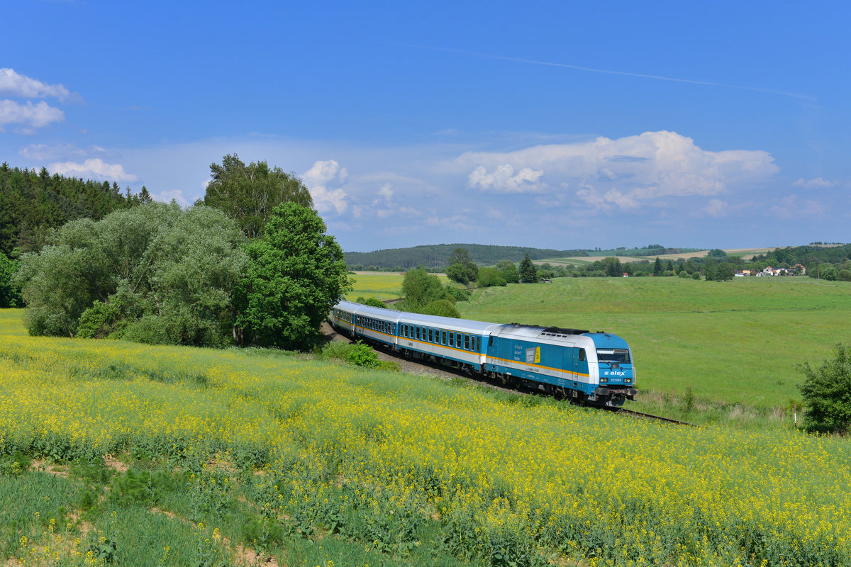 223 069 mit Ex 352 am 30.05.2017 bei Chotimer. 