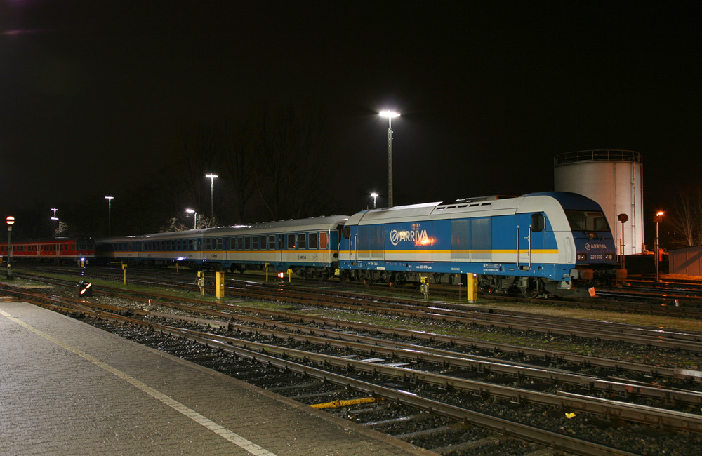 223 070 wurde bei einem abendlichen Spaziergang durch das verregnete Lindau im Bahnhof fotografiert.
Aufnahmedatum: 20.03.2010