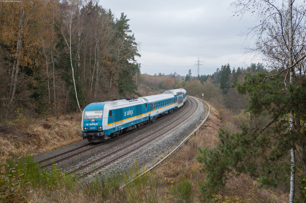 223 071 mit dem ALX 84113 von Hof Hbf nach München Hbf bei Martinlamitz, 13.11.2016