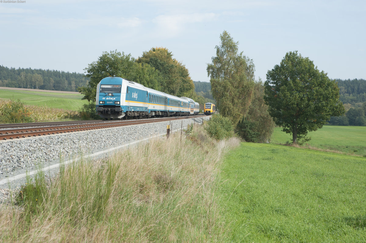 223 071 mit dem ALX 84108 von München Hbf nach Hof Hbf bei Naabdemenreuth, 30.09.2017
