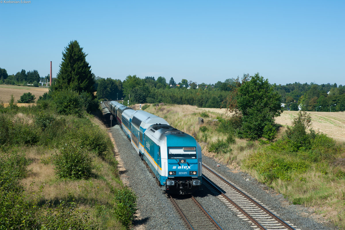 223 071 mit dem ALX84115 von Hof nach München bei Martinlamitz, 26.08.2016