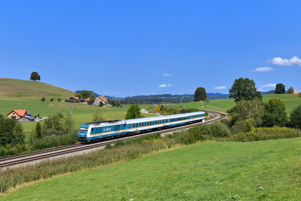223 071 mit einem ALX am 28.08.2018 bei Heimhofen. 