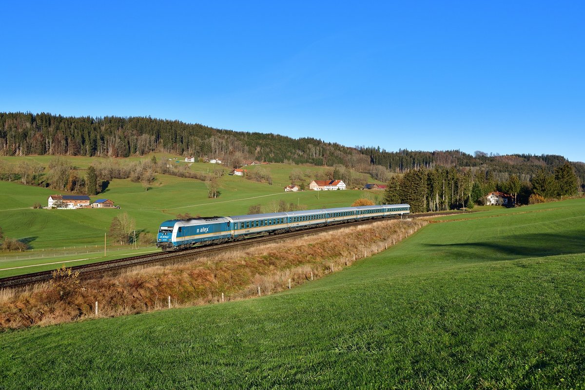 223 071 mit einem ALX am 18.11.2020 bei Ellenberg.