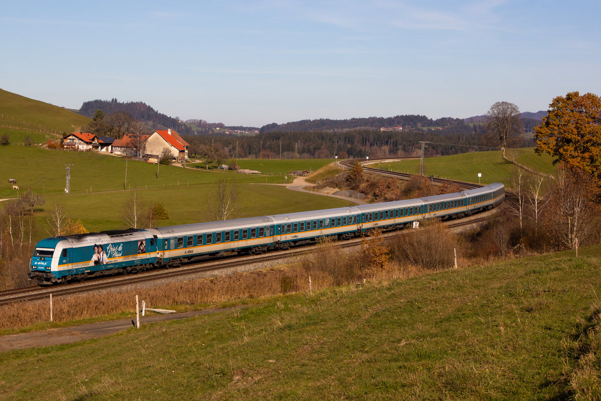 223 072 mit dem Alex bei Heimhofen. 14.11.20