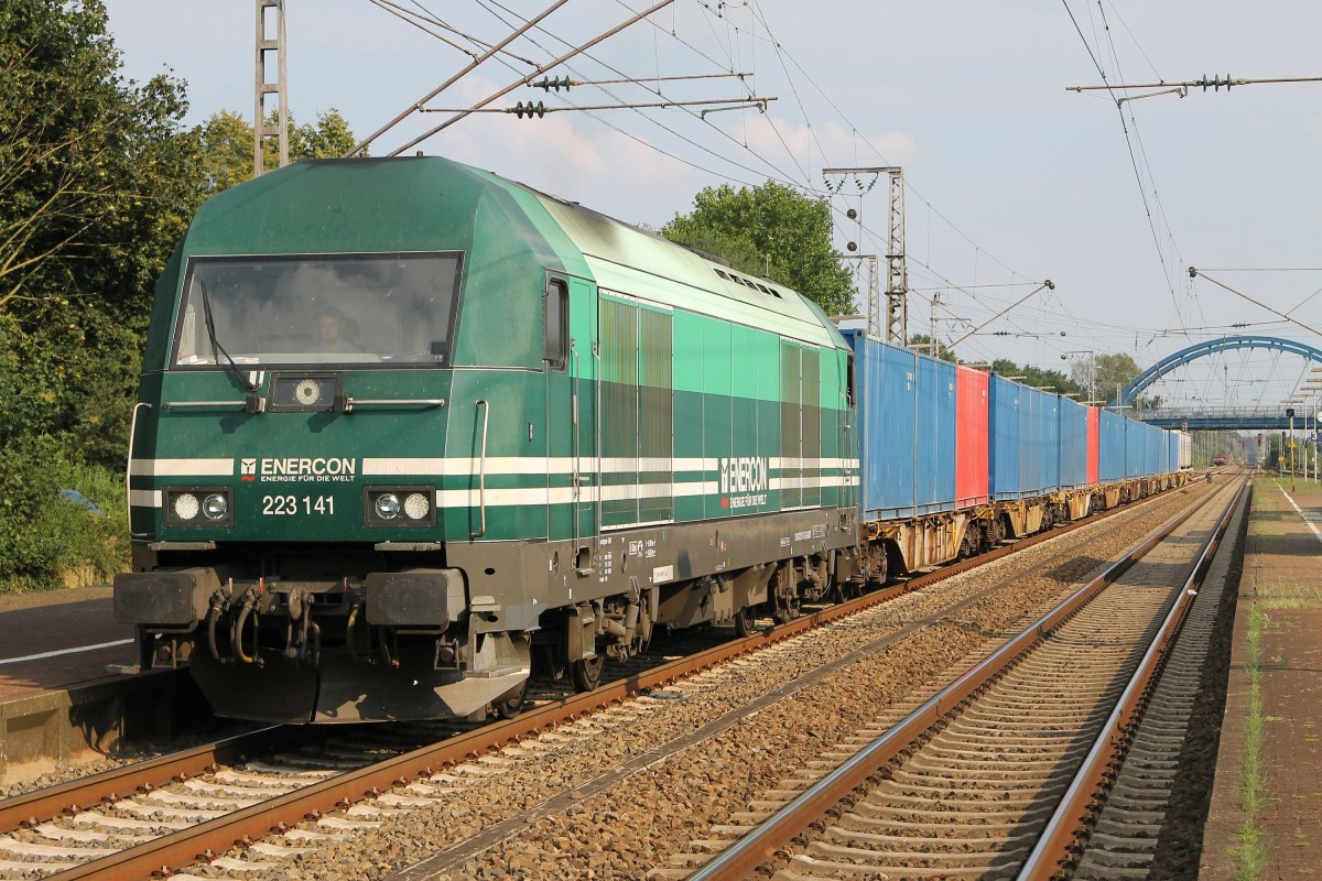 223 141-3 der Eisenbahngesellschaft Ostfriesland-Oldenburg mbH (EGOO) mit Zementzug Geseke-Emden auf Bahnhof Salzbergen am 1-8-2014.