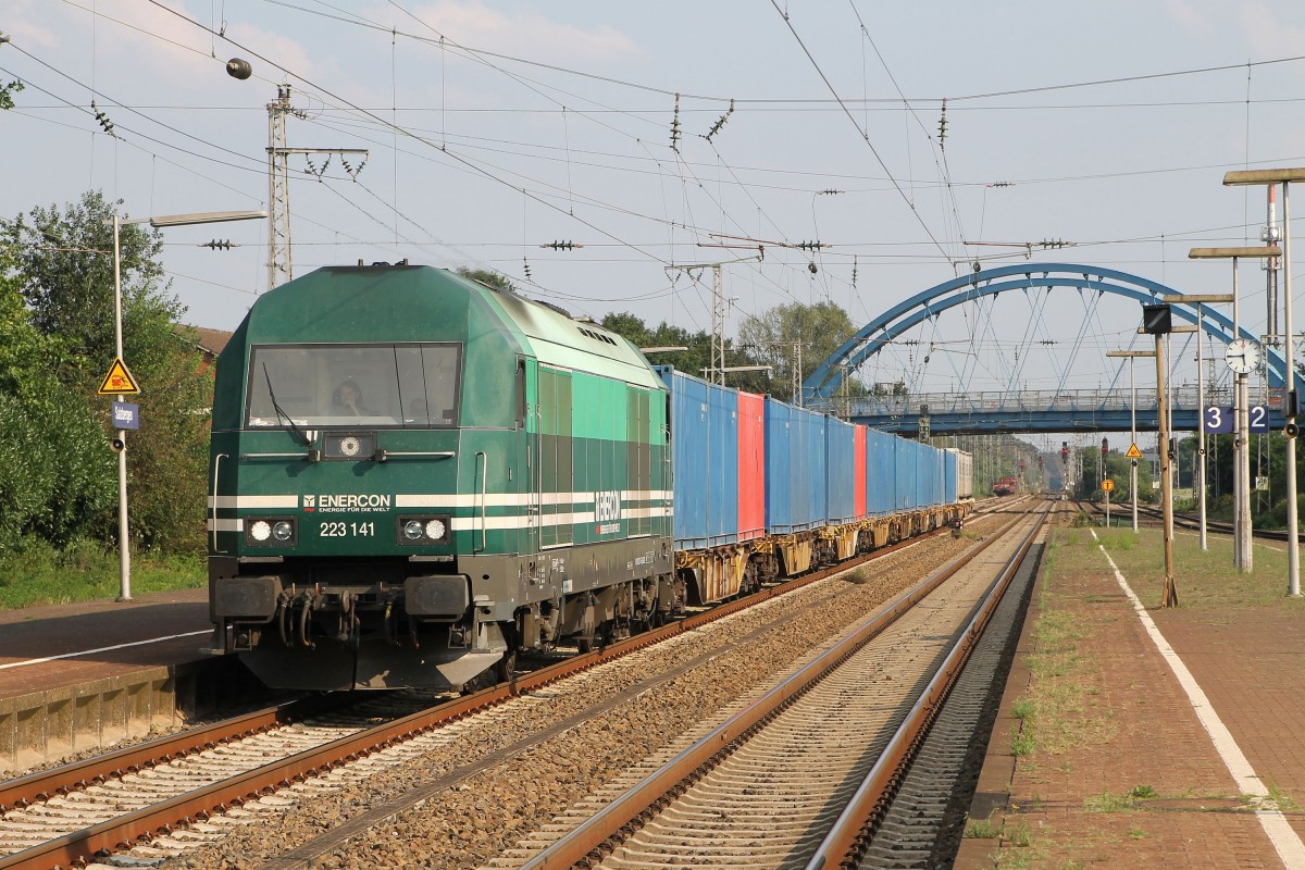 223 141-3 der Eisenbahngesellschaft Ostfriesland-Oldenburg mbH (EGOO) mit Zementzug Geseke-Emden auf Bahnhof Salzbergen am 1-8-2014.