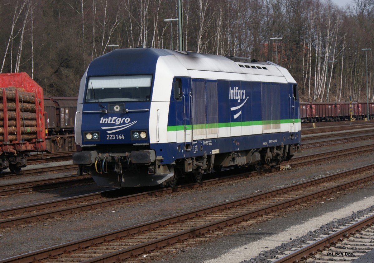 223 144 fuhr Tanken nachdem sie einen Kesselzug nach Marktredwitz brachte. Marktredwitz denn 17.03.2015