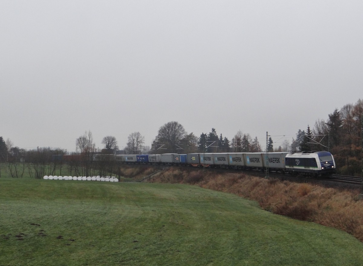 223 144 der PRESS mit dem Container am 28.11.13 in Oberj�ssnitz/V .