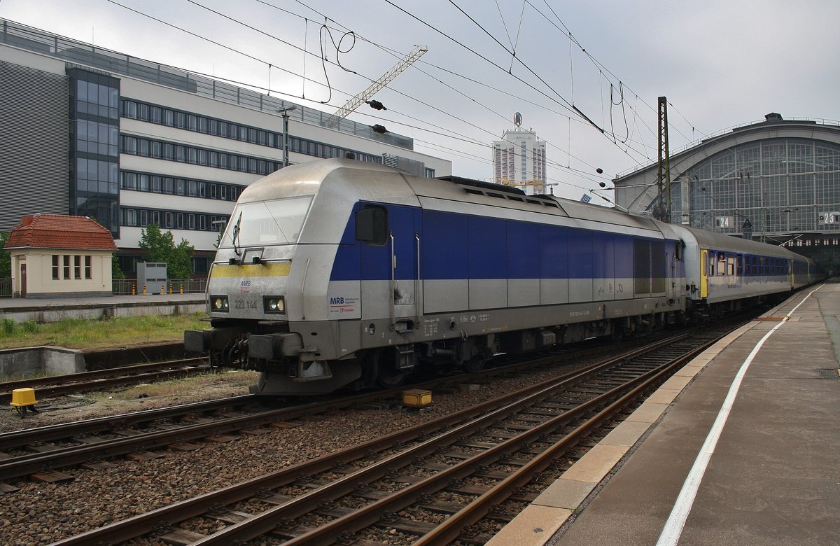 223 144 verlässt am 13.5.2017 mit dem RE6 (RE81290) von Leipzig Hauptbahnhof nach  Chemnitz Hauptbahnhof den Startbahnhof.