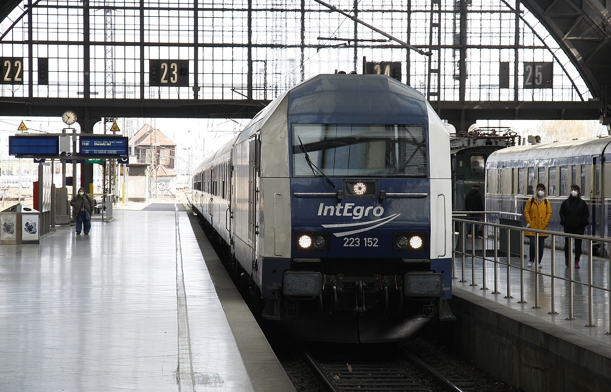 223 152 der Integro bei der Einfahrt nach Leipzig Hbf am 16.04.2022