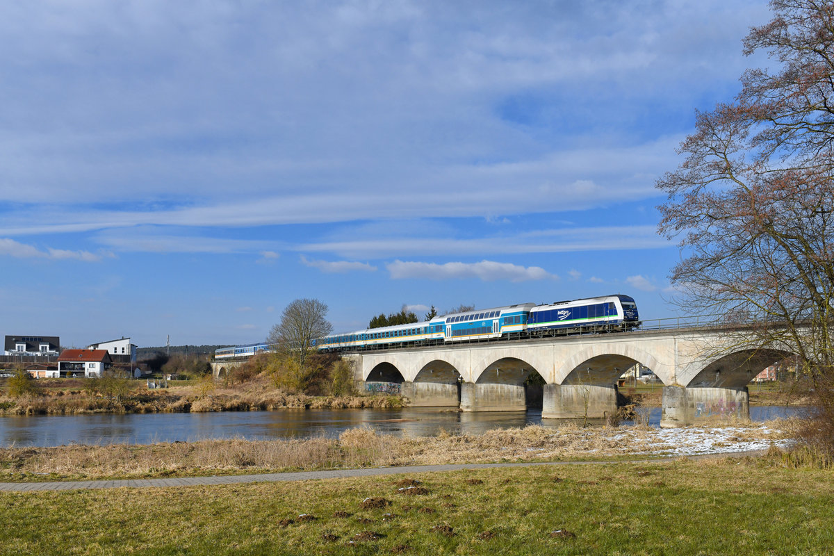 223 152 mit einem ALX am 24.02.2018 bei Regenstauf. 