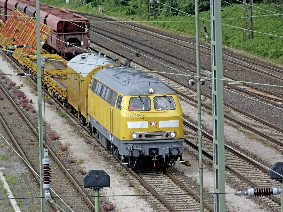 225 010 in Duisburg Entenfang 26.06.2015