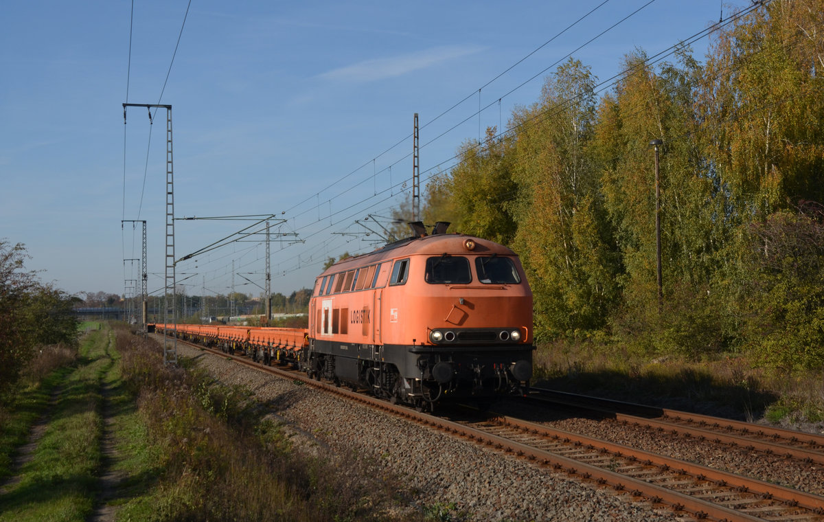 225 015 der BBL führte am 31.10.19 einen leeren Flachwagenzug durch Wittenberg-Labetz Richtung Falkenberg(E).