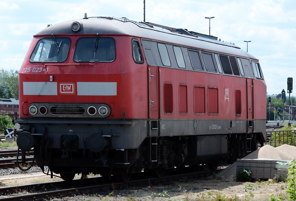 225 023-1 der  EfW  im Bf Euskirchen - 16.07.2014
