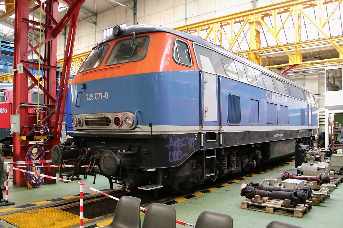 225 071-0 der NBE stand am 14.06.2014 im AW Bremen Sebaldsbrück. Aufgenommen am TdoT zum 100 jährigen Jubiläum.