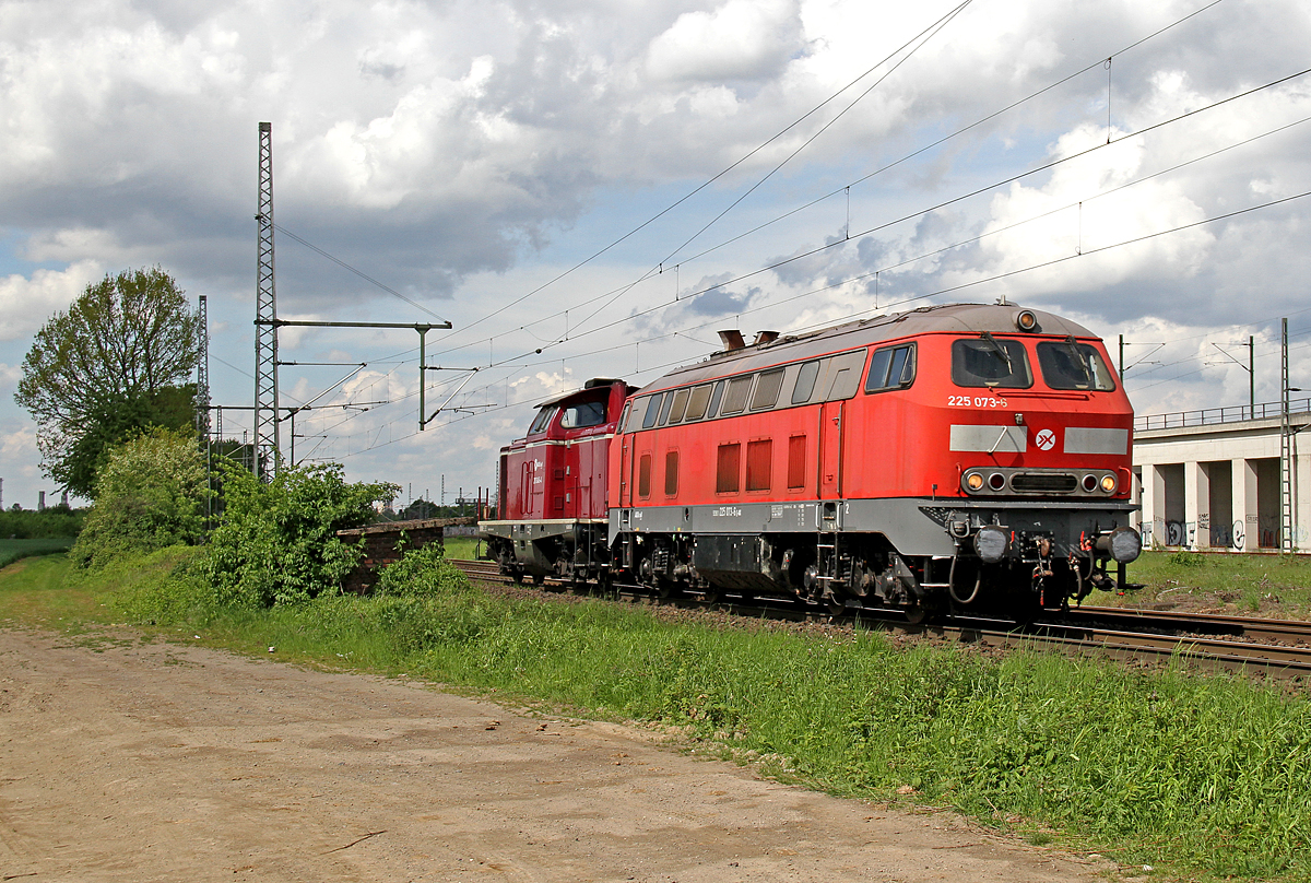 225 073 & 211 345 bei Porz Wahn am 12.05.2017