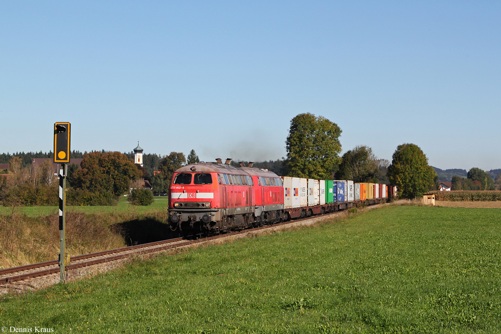 225 802 + 225 805 mit Containerzug am 09.10.2014 bei Bärenweiler.