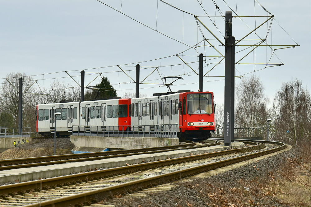 2253 auf der Brückenrampe in Ossendorf am 10.03.2018.