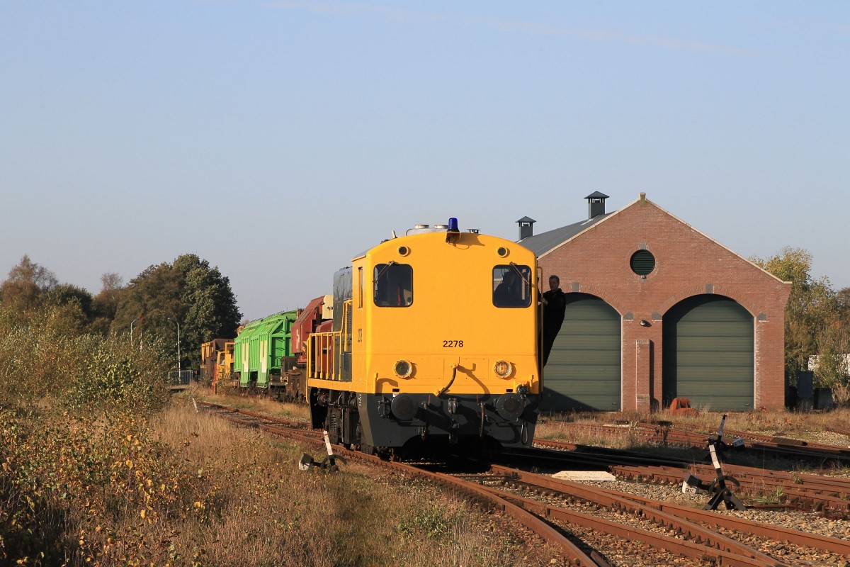 2278 der Stichting Stadskanaal Rail (STAR) auf Bahnhof Stadskanaal am 1-11-2014.