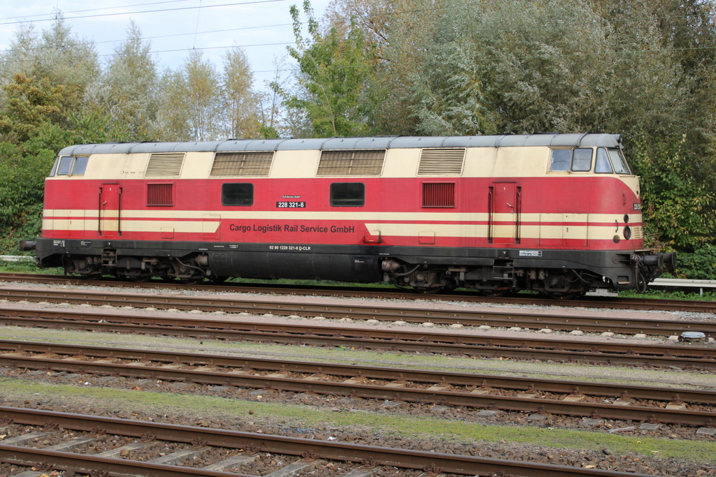 228 321-6 von Cargo Logistik Rail-Service stand am Mittag des 25.10.2020 wieder anders in Rostock-Bramow