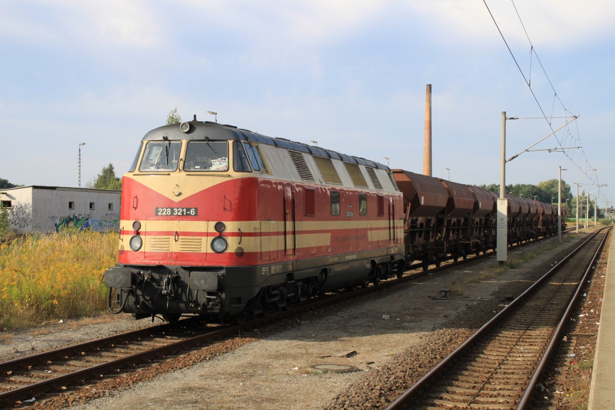 228 321-6 CLR mit Schotterzug am 08.09.2013 in Rathenow