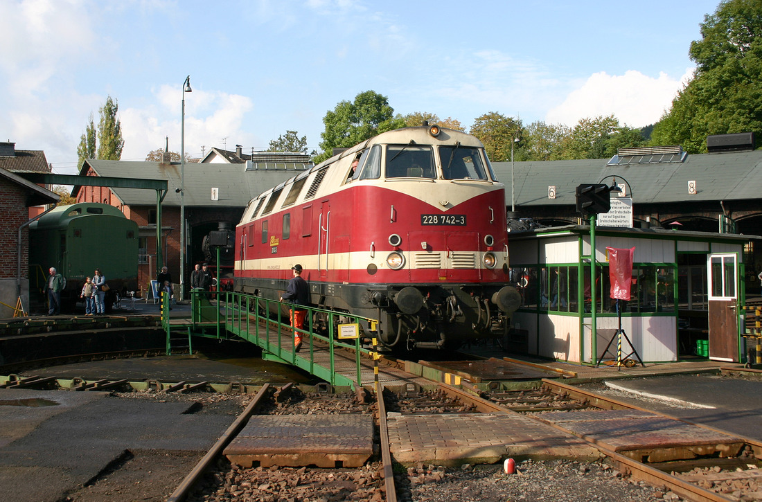 228 742 // Eisenbahnmuseum Dieringhausen // 2. Oktober 2004