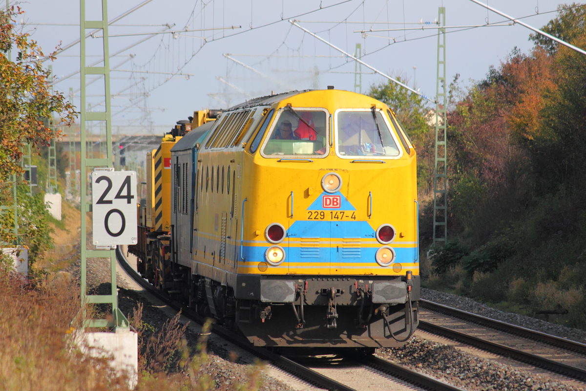 229 147-4 DB Bahnbau Gruppe bei Bad Staffelstein am 25.10.2011.