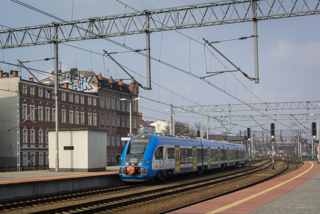 22WEd-007 am 07.04.2019 in Bahnhof Katowice.