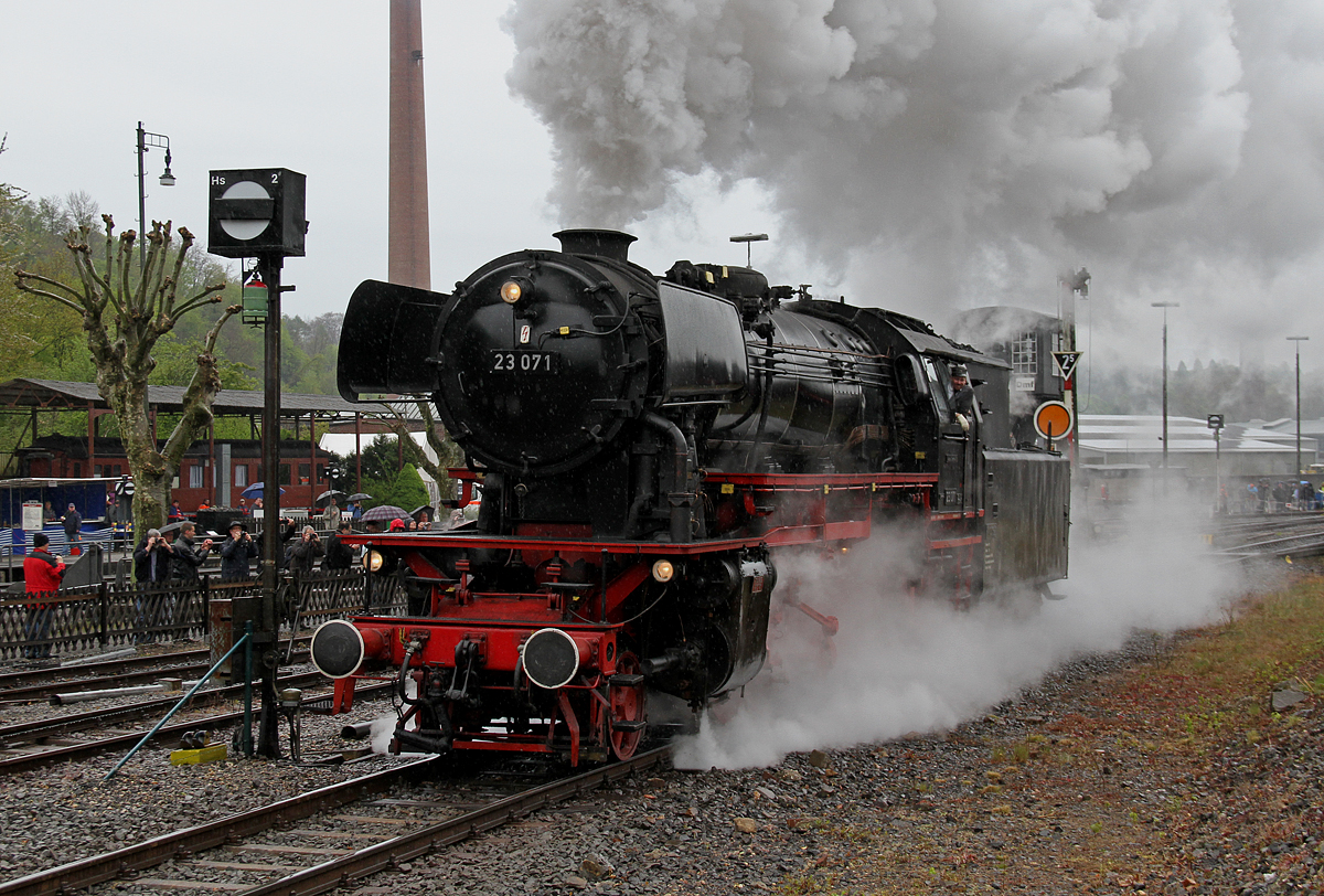 23 071  VSM  in Bochum-Dahlhausen am 01.05.2017